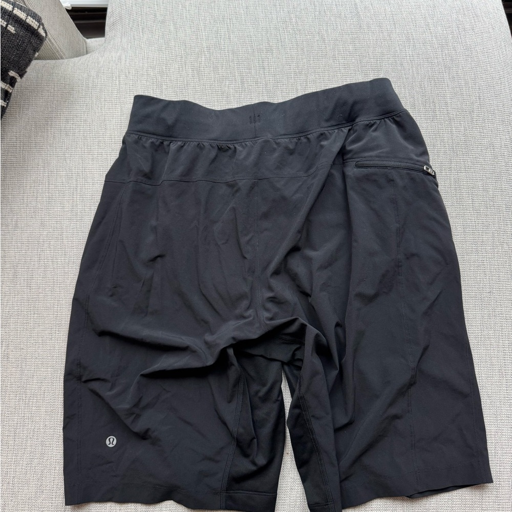 lululemon athletica Men's Medium Black Athletic Shorts